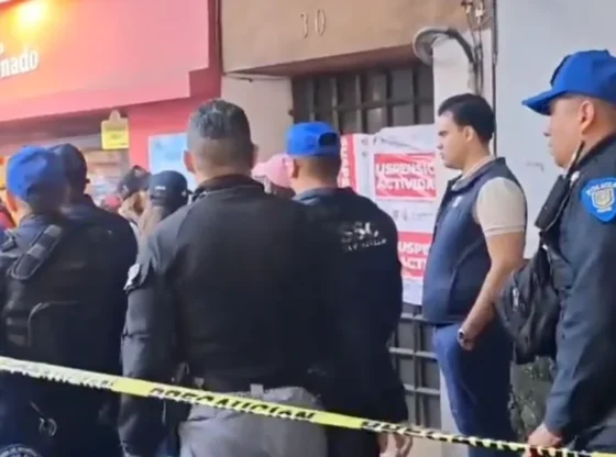 The eviction resulted from a citizen complaint about the massive entry of young people into a building where the clandestine party was held.