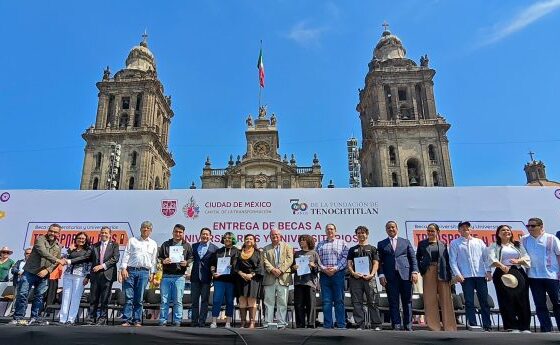 Students who attend higher education in public schools in CdMx can request support from the Scholarship for University Students for Transportation.