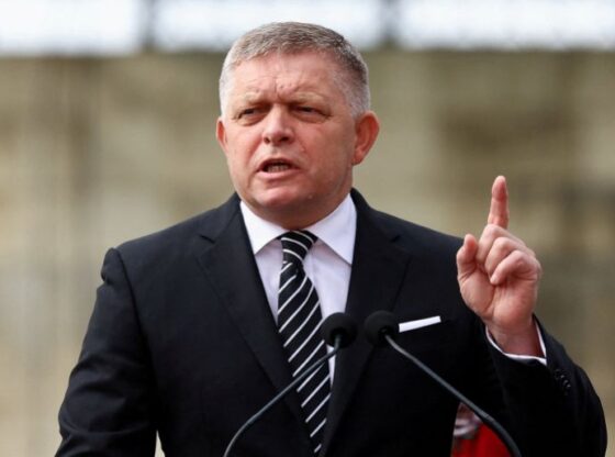 FILE PHOTO: Slovak Prime Minister Robert Fico speaks during an event to mark the 130th anniversary of construction of the Maria Valeria Bridge in Esztergom, Hungary, September 28, 2025. REUTERS/Bernadett Szabo/File Photo