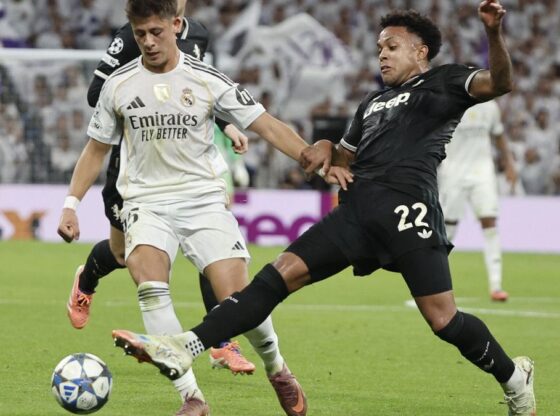 Real Madrid midfielder Arda Guler (l) fights for the ball with Weston McKennie of Juventus