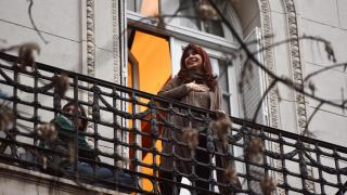 Argentine former president Cristina Fernández de Kirchner greeted some of her followers on Monday.