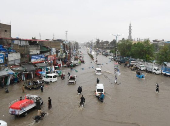 epa12310412 Vehicles drive amid rainfall in Karachi, Pakistan, 19 August 2025. Since the start of the monsoon season on 26 June, the death toll from rains and flooding in Pakistan has reached at least 695. The National Disaster Management Authority (NDMA) reported that an additional 935 people have been injured. The northwestern province of Khyber Pakhtunkhwa has been the most severely affected, accounting for 417 of the total deaths. EPA/SHAHZAIB AKBER