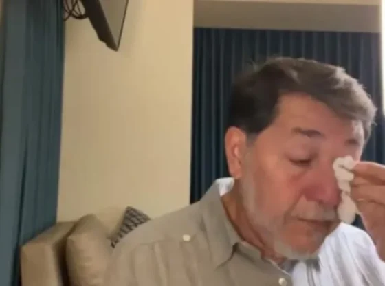 Noroña cries in her video chat and stressed that the tears were due to the entire situation she has seen during her trip to Palestine.