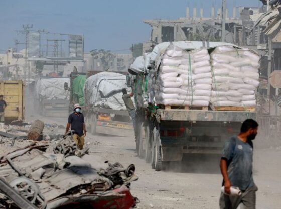 Trucks carry aid for Palestinians, amid a ceasefire between Israel and Hamas in Gaza, in Khan Younis, in the southern Gaza Strip, October 14, 2025. REUTERS/Ramadan Abed