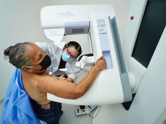 Internal Medicine specialist Daniela Silva called to make visible the lesser-known signs of breast cancer, such as small changes in the skin.
