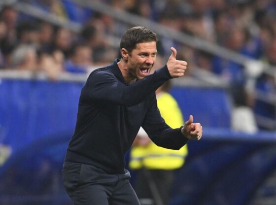 Xabi Alonso gives instructions during Real Oviedo - Real Madrid of LaLiga 2025/26